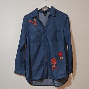 Intro ❤️❤️ Embroidered Denim Shirt with Floral Accents S